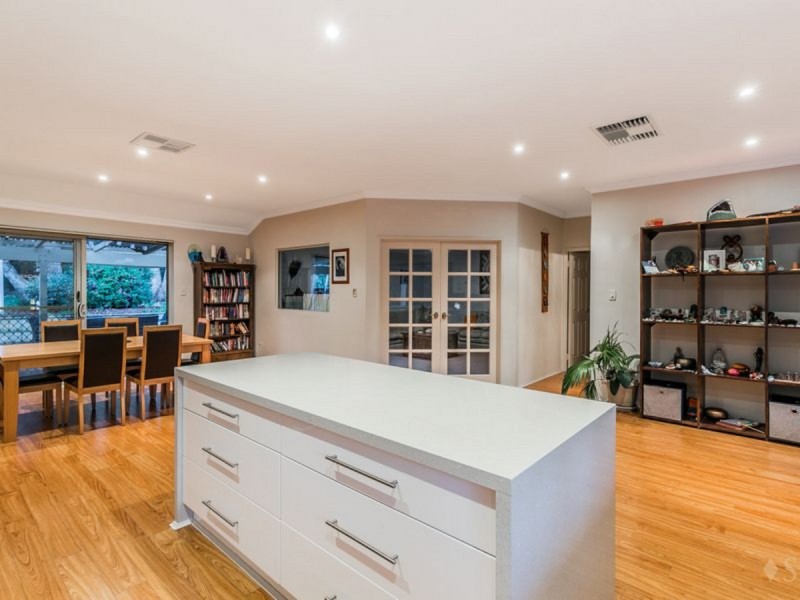 8 Oak Way, Baldivis WA 6171