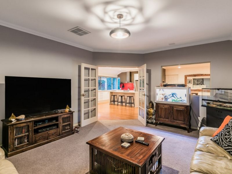 8 Oak Way, Baldivis WA 6171