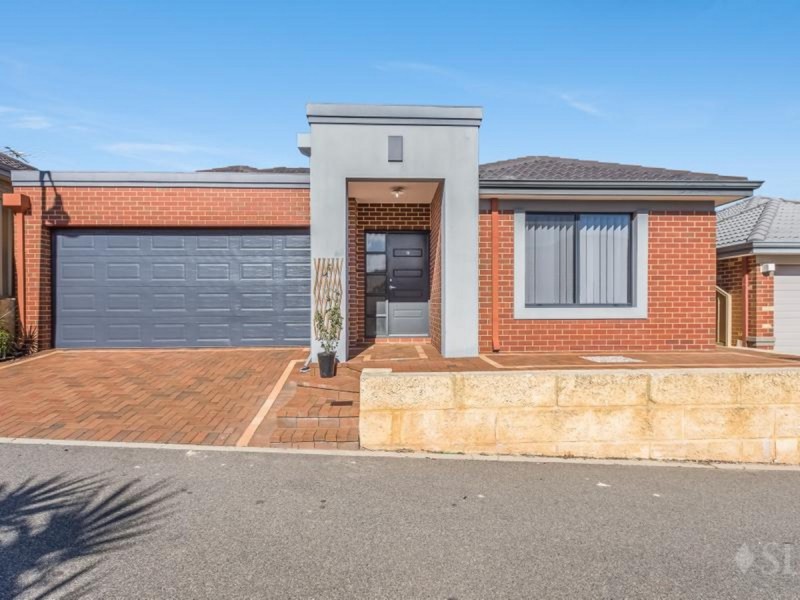 9 Peebles Cross, Sinagra WA 6065