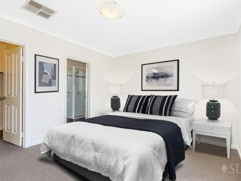 9 Peebles Cross, Sinagra WA 6065