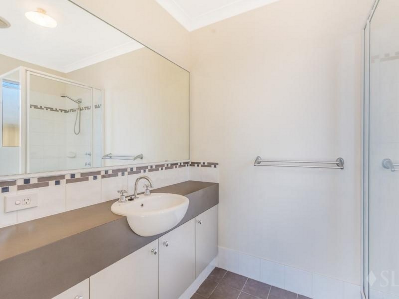 9 Peebles Cross, Sinagra WA 6065