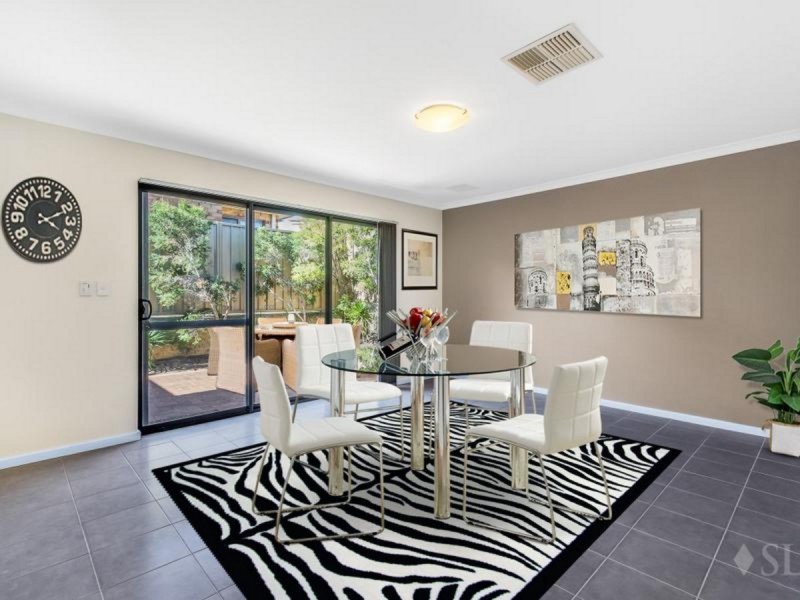 9 Peebles Cross, Sinagra WA 6065