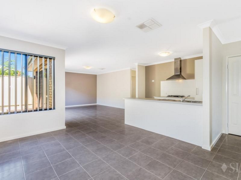 9 Peebles Cross, Sinagra WA 6065