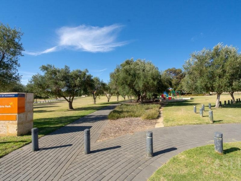 9 Peebles Cross, Sinagra WA 6065