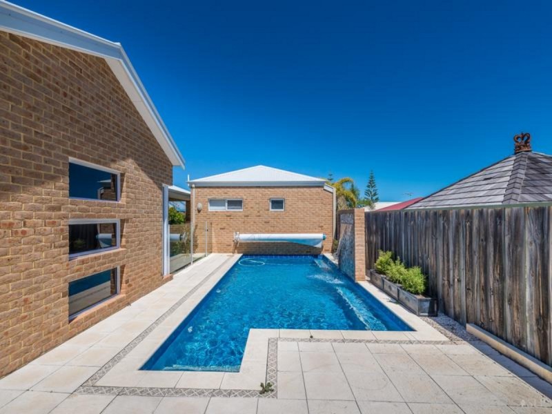 5 Berrington Pass, Quinns Rocks WA 6030