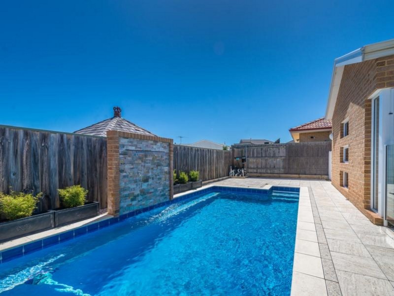 5 Berrington Pass, Quinns Rocks WA 6030