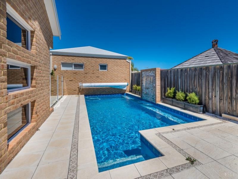 5 Berrington Pass, Quinns Rocks WA 6030
