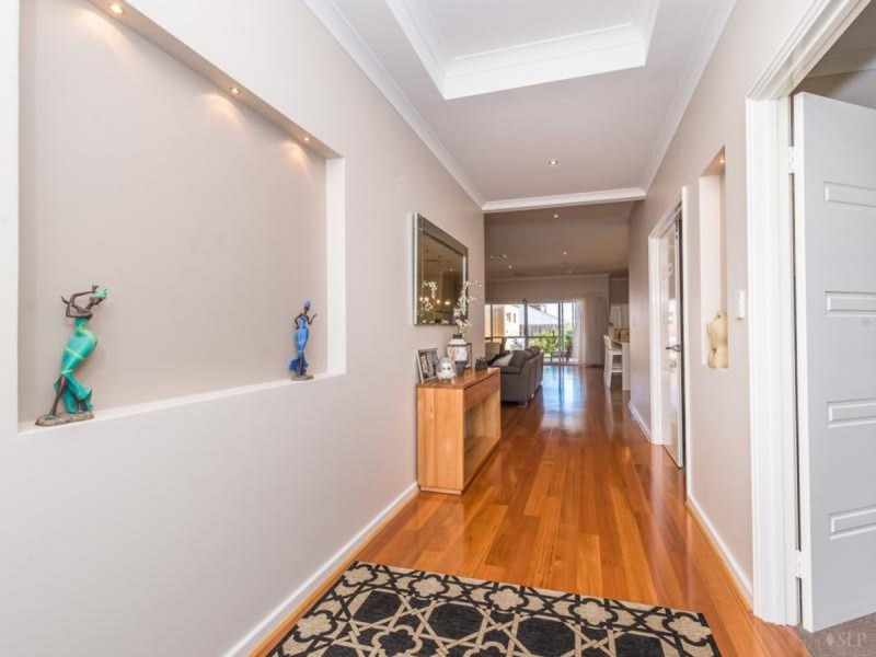 5 Berrington Pass, Quinns Rocks WA 6030