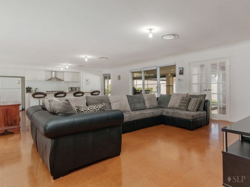 24 Sorrento Turn, Secret Harbour WA 6173