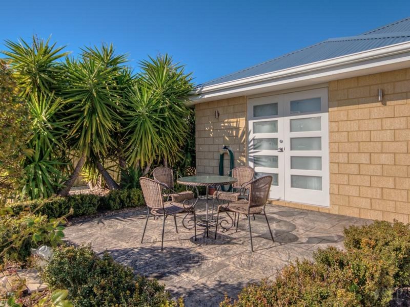 24 Sorrento Turn, Secret Harbour WA 6173
