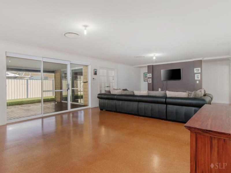 24 Sorrento Turn, Secret Harbour WA 6173