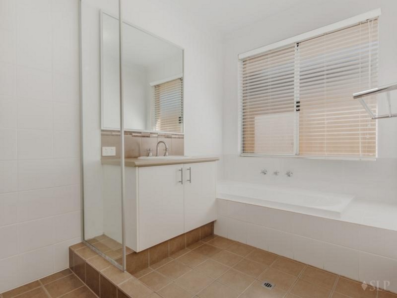 24 Sorrento Turn, Secret Harbour WA 6173