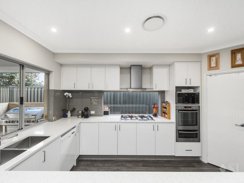 31 Carmen Circuit, The Vines WA 6069