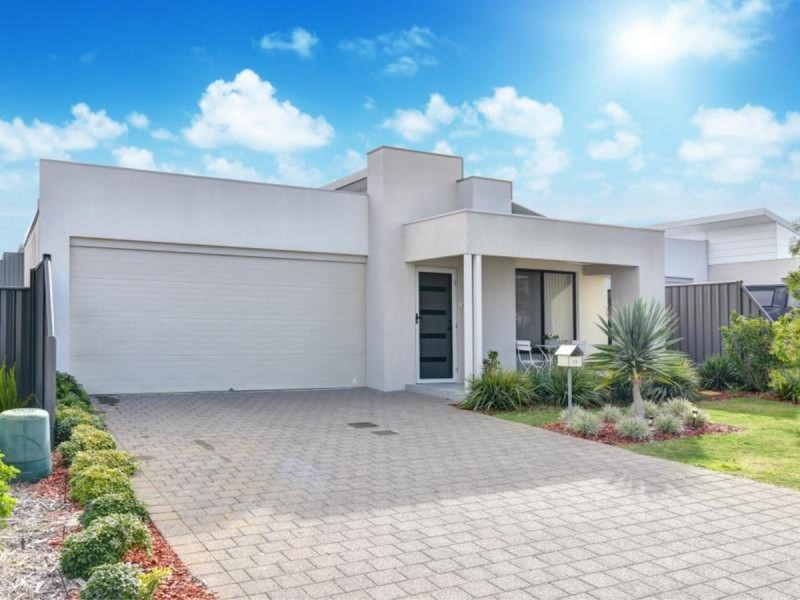 15 Mountain Street, Banksia Grove WA 6031
