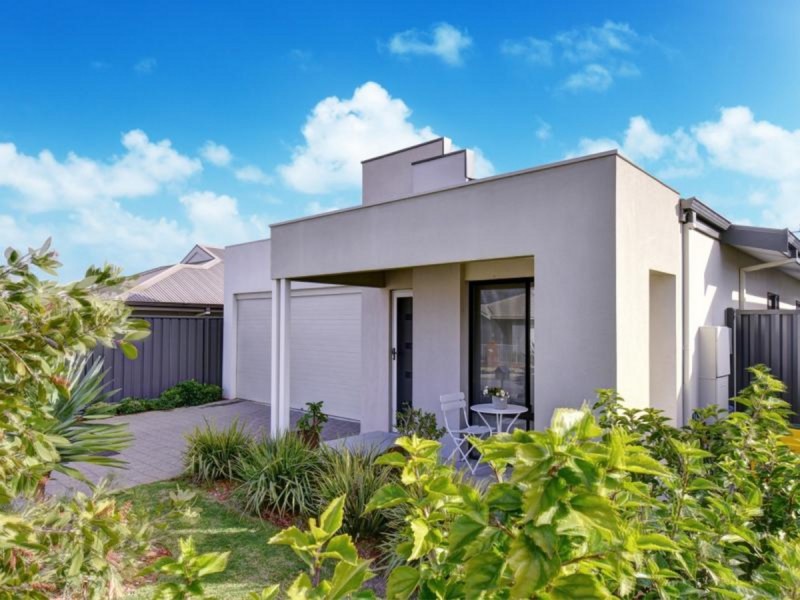 15 Mountain Street, Banksia Grove WA 6031