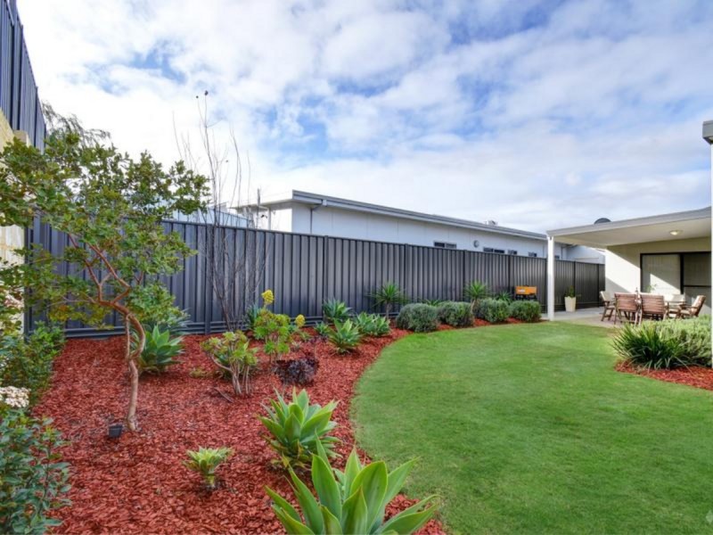 15 Mountain Street, Banksia Grove WA 6031