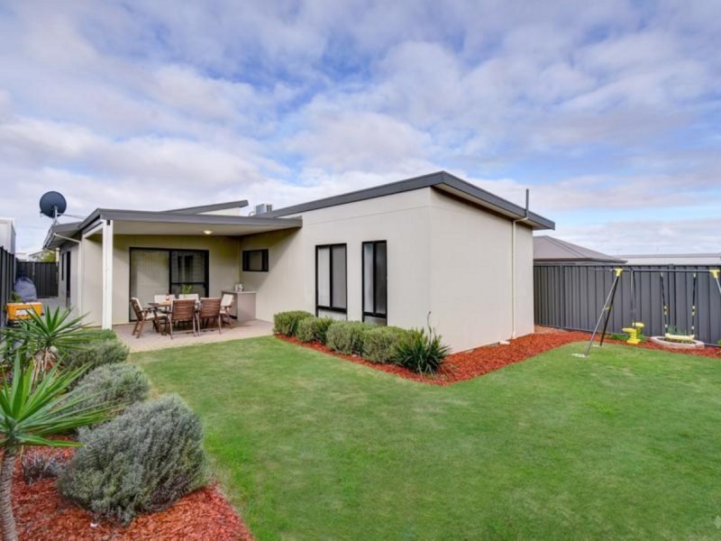 15 Mountain Street, Banksia Grove WA 6031