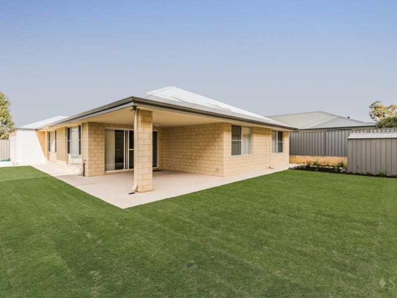 13 Campden Loop, Parmelia WA 6167