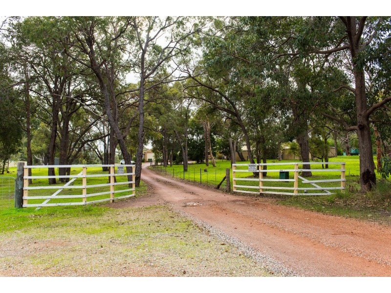 64 Kelvin Road, Wattle Grove WA 6107