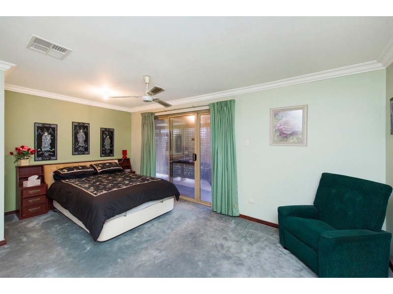 64 Kelvin Road, Wattle Grove WA 6107