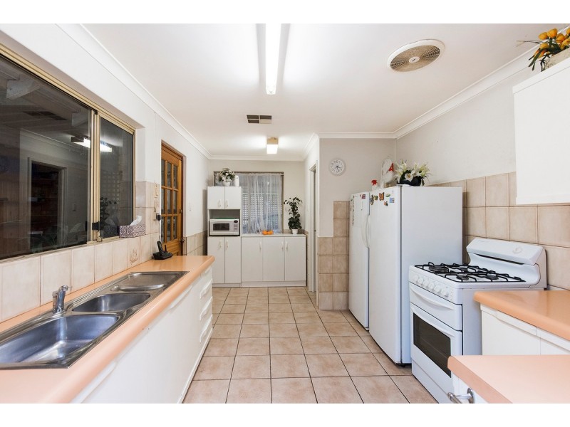 64 Kelvin Road, Wattle Grove WA 6107