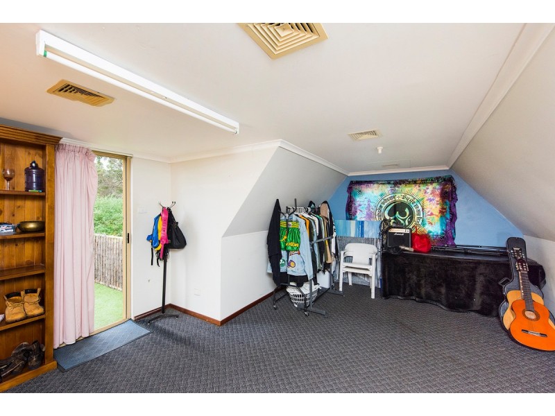 64 Kelvin Road, Wattle Grove WA 6107