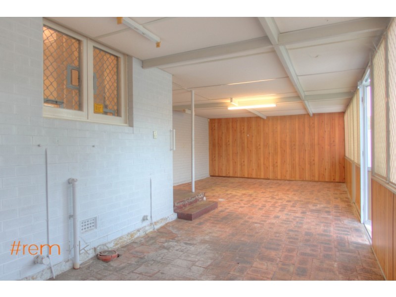 24 Girrawheen Avenue, Girrawheen WA 6064