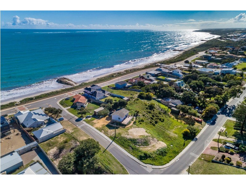 21 Hazel Avenue, Quinns Rocks WA 6030