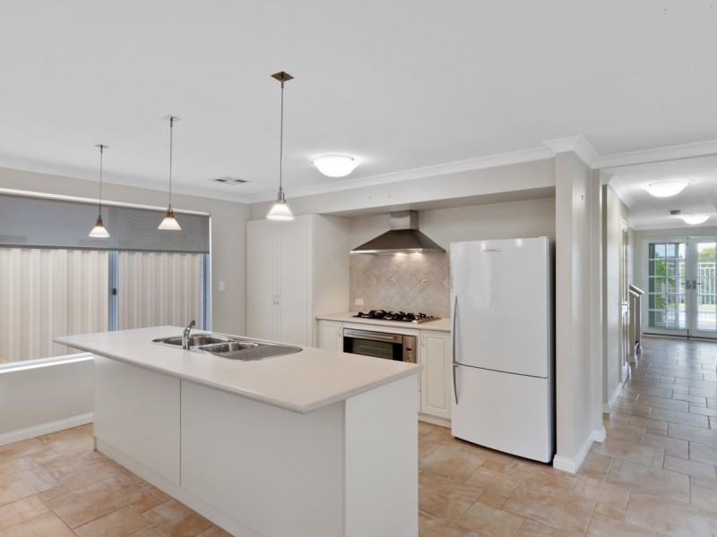 32 Admiralty Road, Canning Vale WA 6155