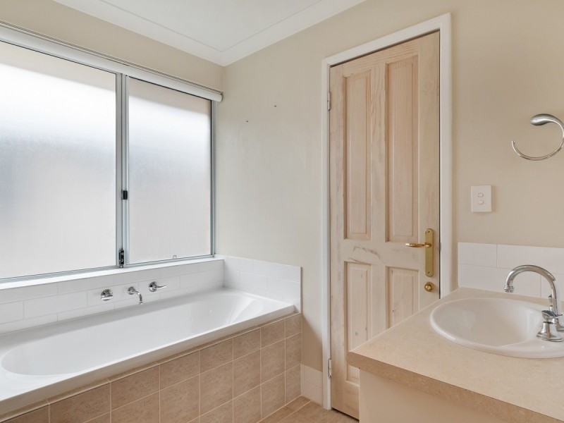 32 Admiralty Road, Canning Vale WA 6155
