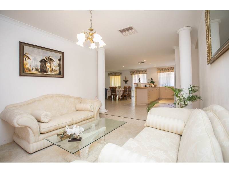 21 Saint Helens Grove, Landsdale WA 6065