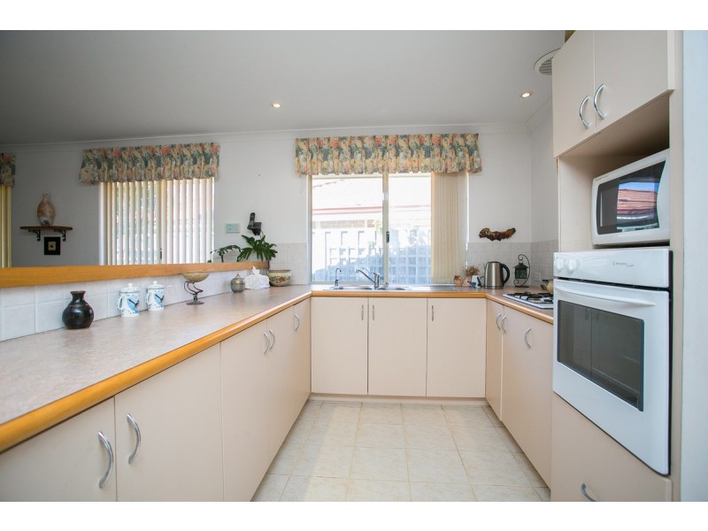 21 Saint Helens Grove, Landsdale WA 6065