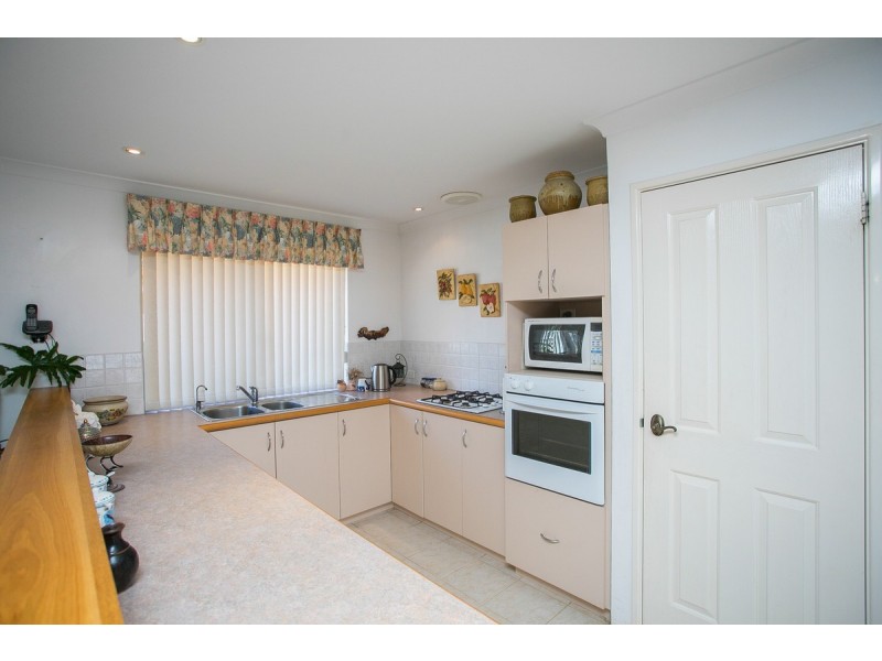 21 Saint Helens Grove, Landsdale WA 6065