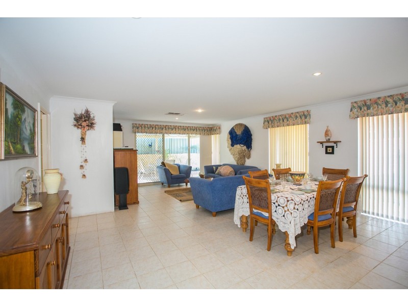 21 Saint Helens Grove, Landsdale WA 6065