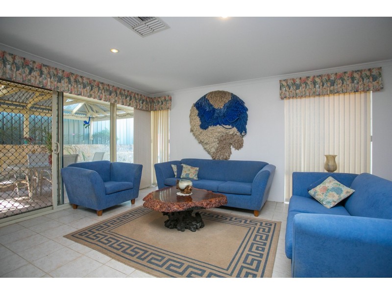 21 Saint Helens Grove, Landsdale WA 6065