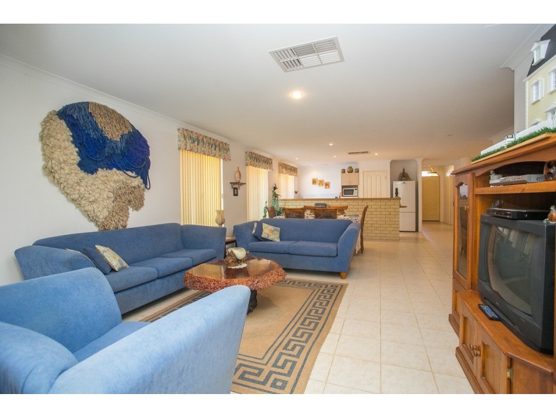 21 Saint Helens Grove, Landsdale WA 6065