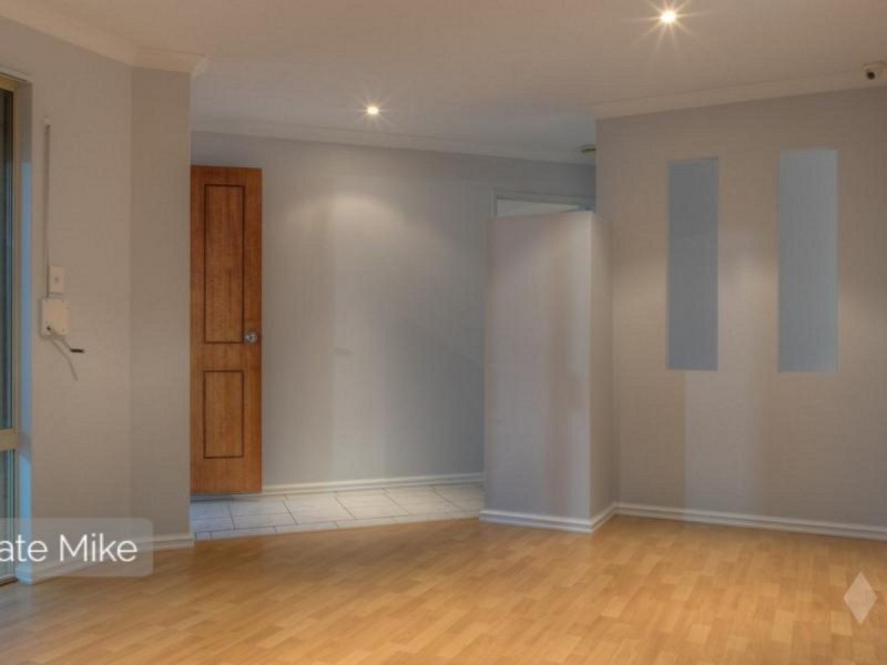 9 Monash Circle, Marangaroo WA 6064