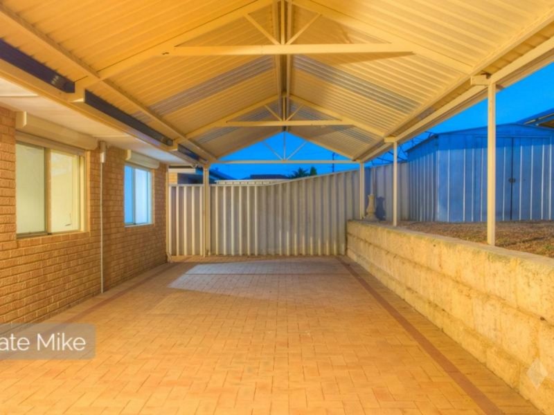 9 Monash Circle, Marangaroo WA 6064