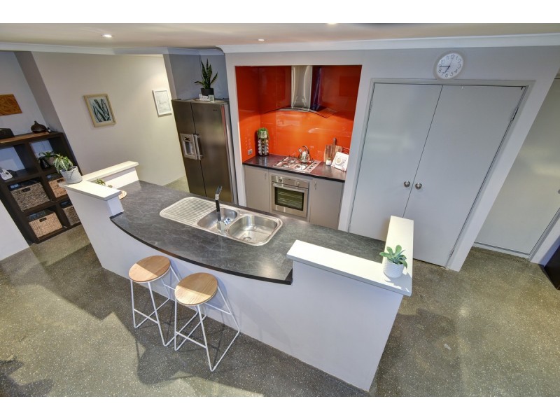 33 Rocklands Loop, Carramar WA 6031