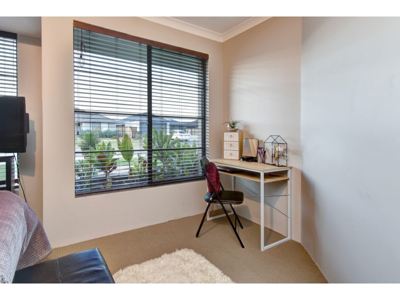 33 Rocklands Loop, Carramar WA 6031