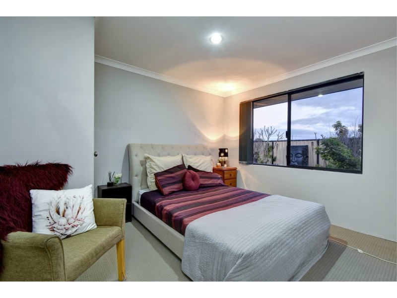 33 Rocklands Loop, Carramar WA 6031