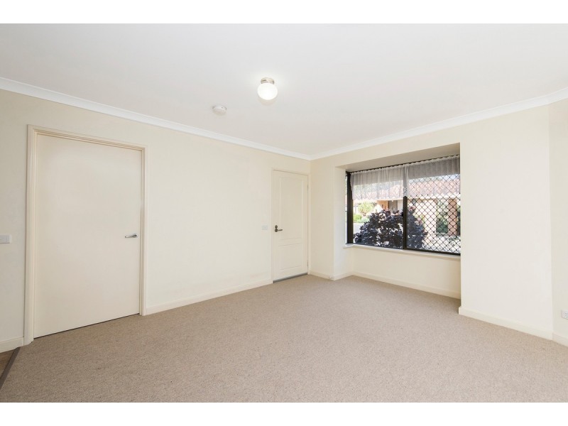 8/86 Mills Road West, Martin WA 6110