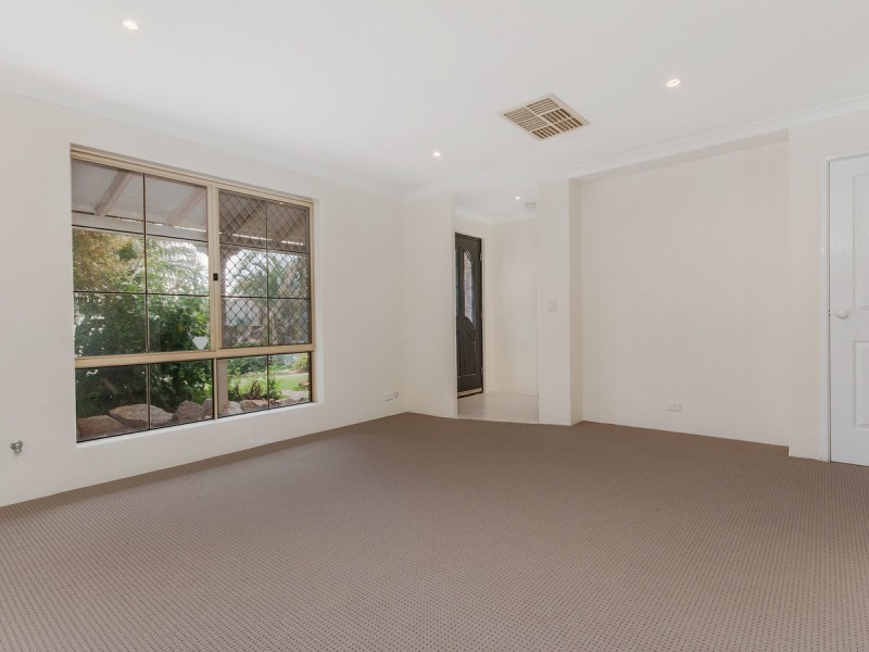 39 Sunningdale Chase, Meadow Springs WA 6210