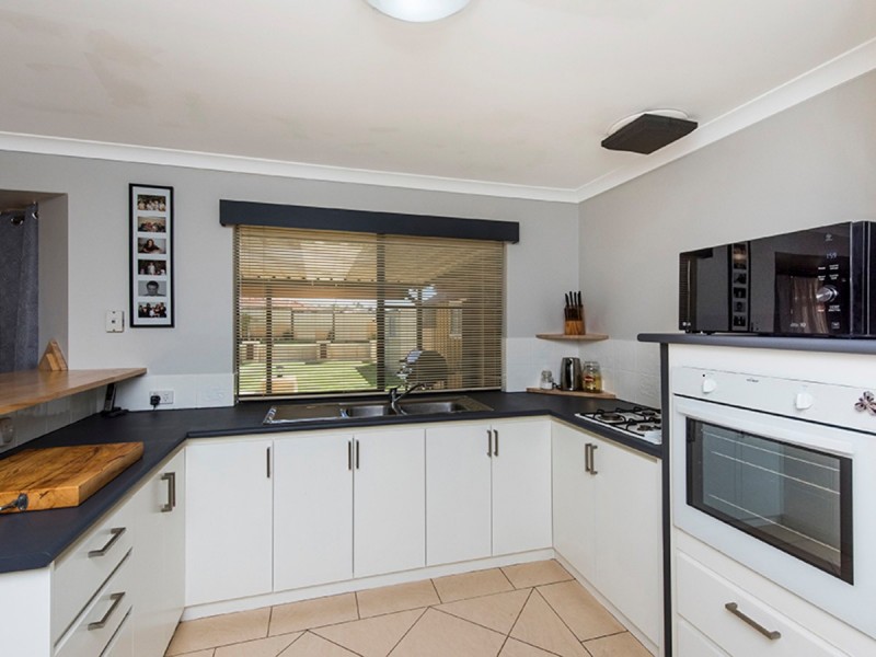 41 Roscommon Crescent, Orelia WA 6167