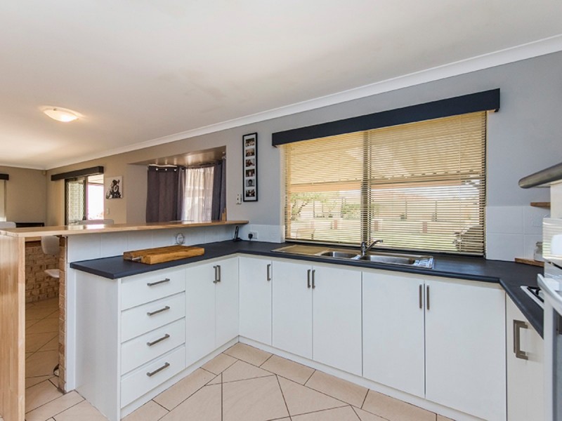 41 Roscommon Crescent, Orelia WA 6167