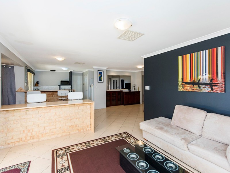 41 Roscommon Crescent, Orelia WA 6167