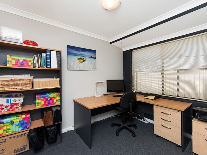 41 Roscommon Crescent, Orelia WA 6167