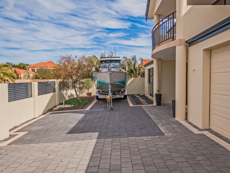 13 San Cristobal Gardens, Secret Harbour WA 6173