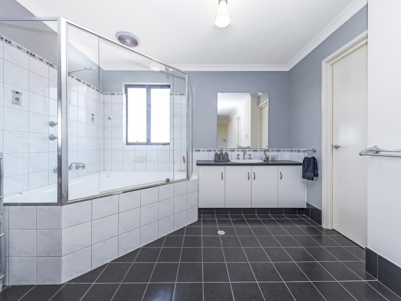 13 San Cristobal Gardens, Secret Harbour WA 6173