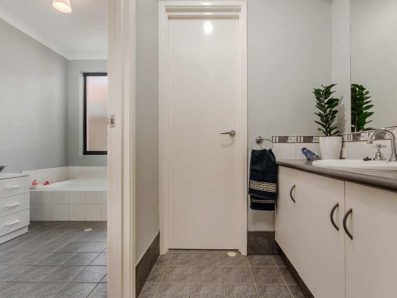 13 San Cristobal Gardens, Secret Harbour WA 6173